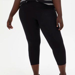 *NWT* Torrid Premium Crop Legging 2X